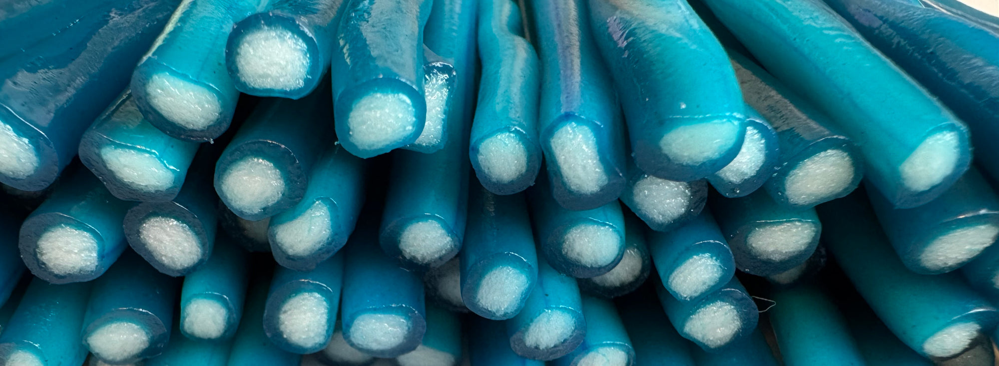 Câbles framboise bleu